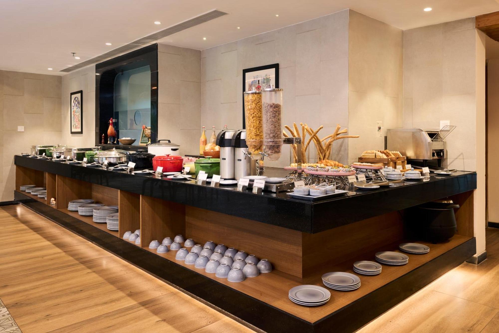 Golden Tulip Vagator Goa 호텔 외부 사진